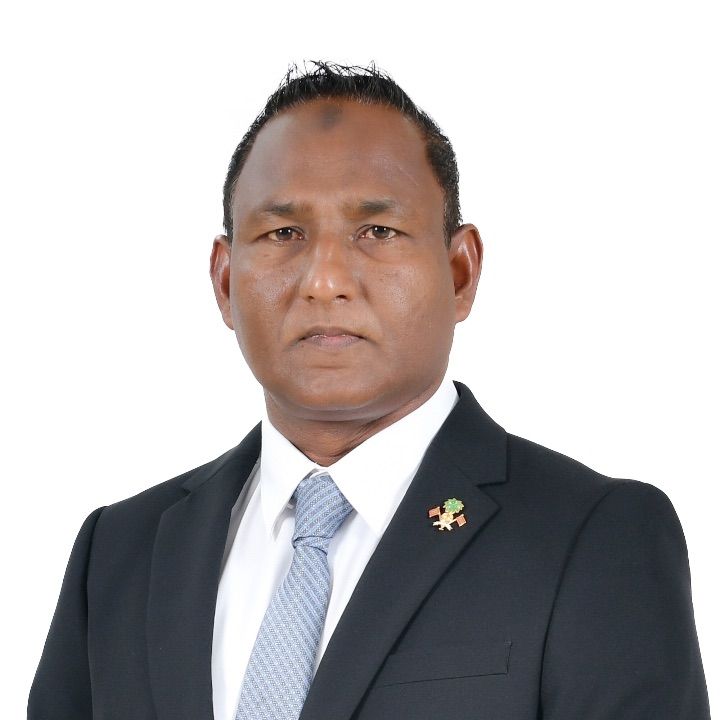 އާދަމް ޝަފީގު