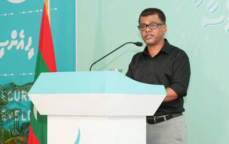 ޤައުމު އިސްކުރެއްވުމުގައި ރައީސް ޑރ.މުޢިއްޒު ދައްކަވަަނީ ފުރިހަމަ ނަމޫނާއެއް: ނާޒިމް