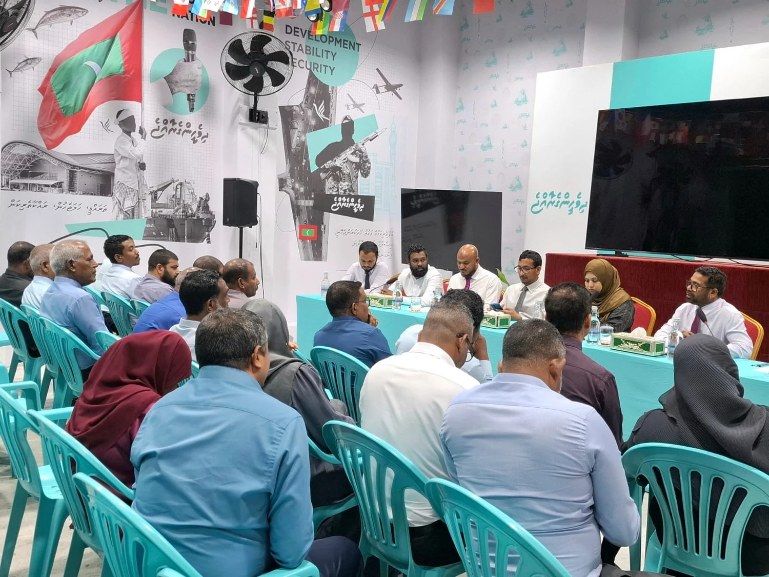 ޕީއެންސީގެ ދާއިރާތަކުގެ އިންތިހާބުގެ އޮފިޝަލުންނާ ޕާޓީގެ ލީޑަރޝިޕުން ބައްދަލުކުރައްވައިފި